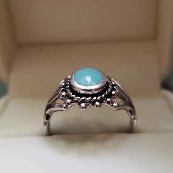 Ring - Picture 2 of 4